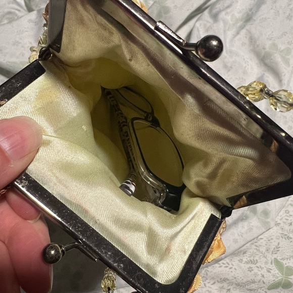 Clutch Purse with Sequins, Cloth Roses and Beaded Handles Prom, Wedding, Formal - Picture 9 of 9